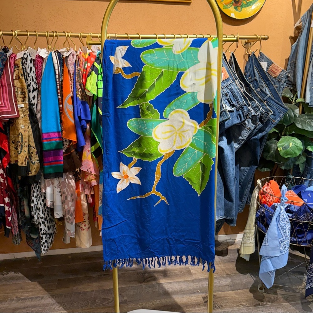 Tropical Blue Floral Fringed Sarong Pareo - Picture 3 of 5
